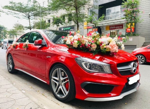 Dịch vụ cho thuê xe hoa cưới màu đỏ nổi bật và sang trọng